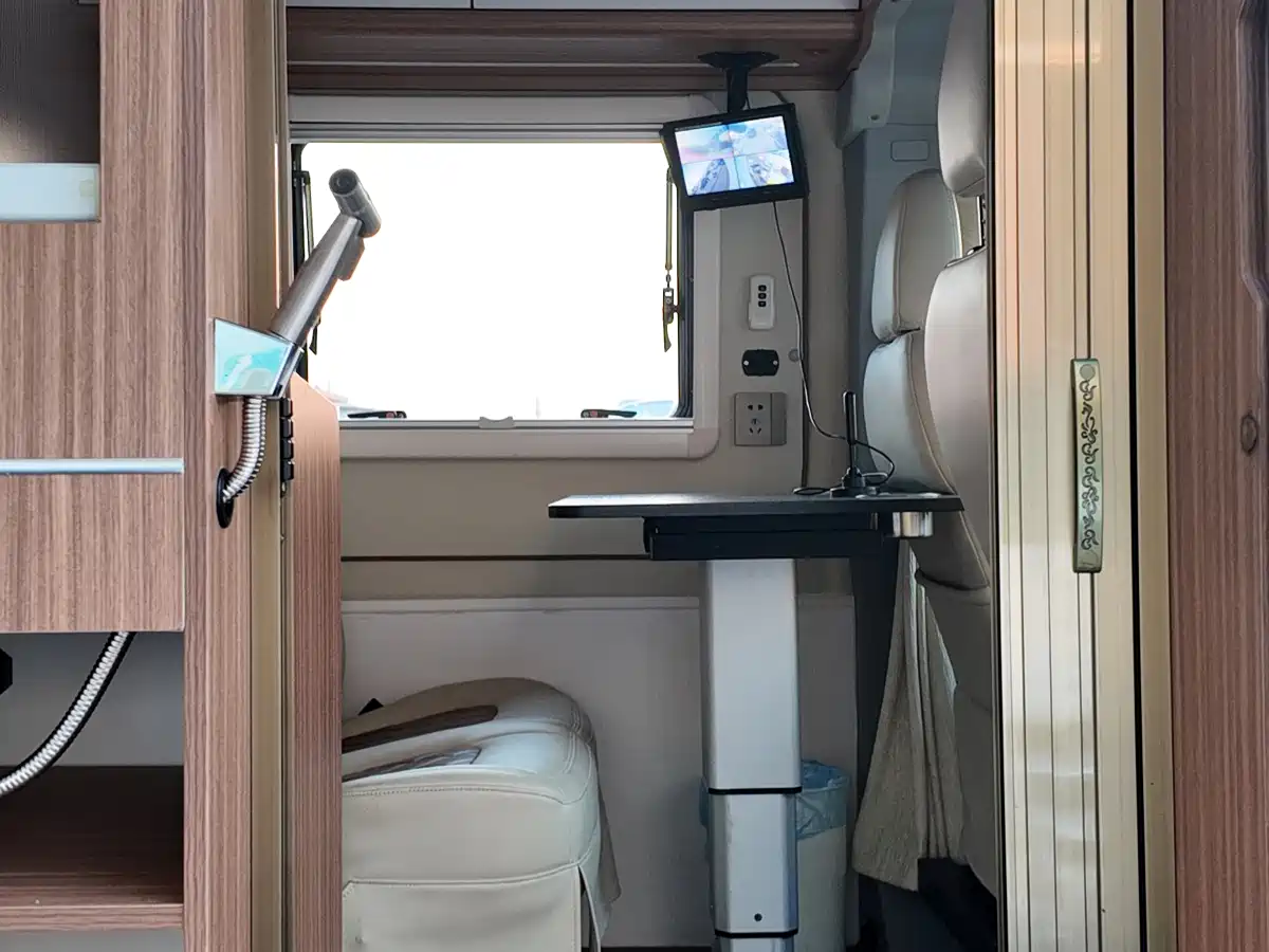 SAIC Maxus MAXUS V90 RV 2021 2.0T Travel Home V90 Self-Contained Class B RV Luxury Transverse Bed фото 9