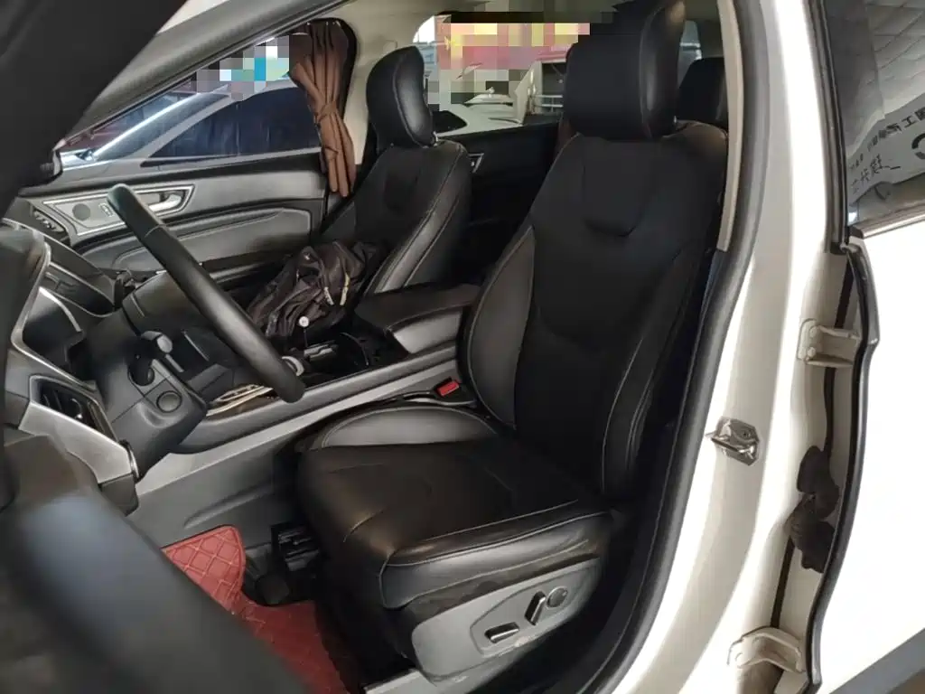 Photo 15 - Ford Edge