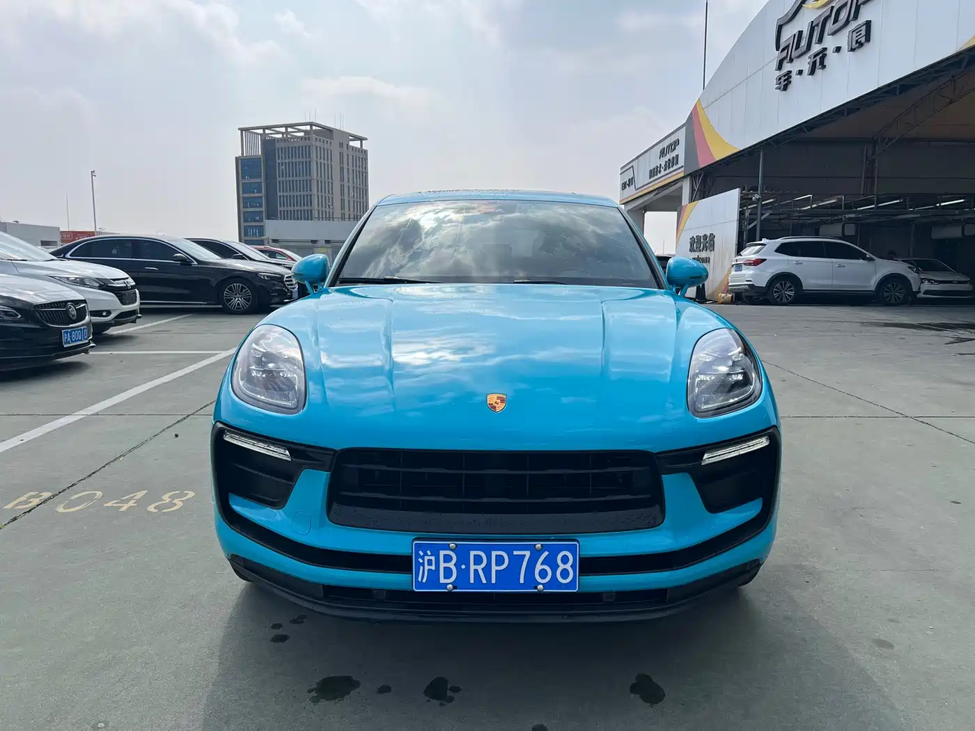 PORSCHE MACAN