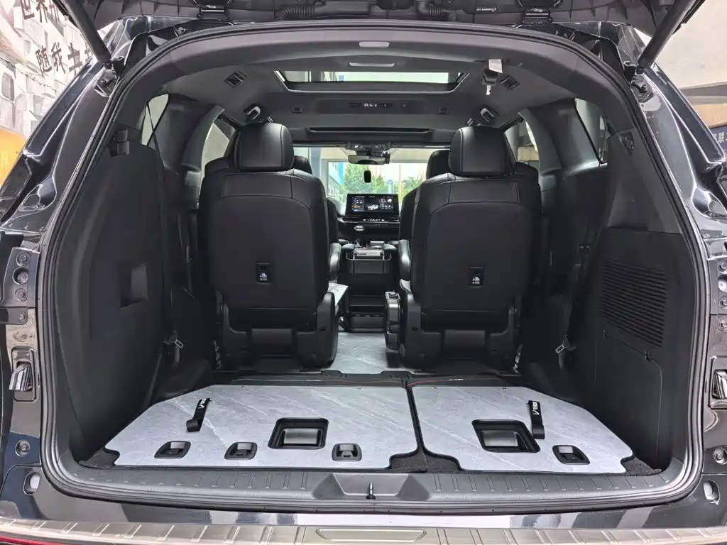 Toyota Granvia 2025 2024 2.5L Hybrid Premium PLUS 4WD Edition