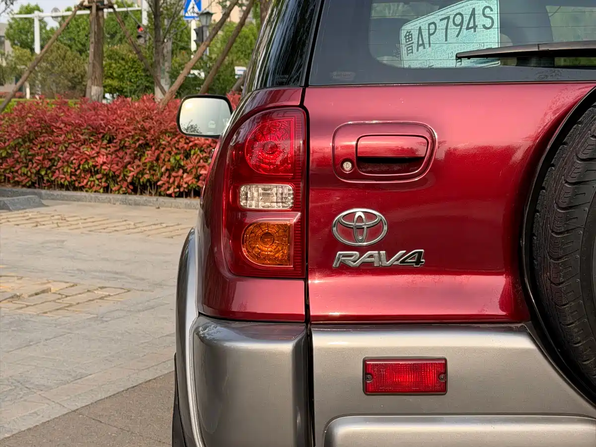 Toyota RAV4 (Import) 2004 Model 2.0 3-Door фото 20
