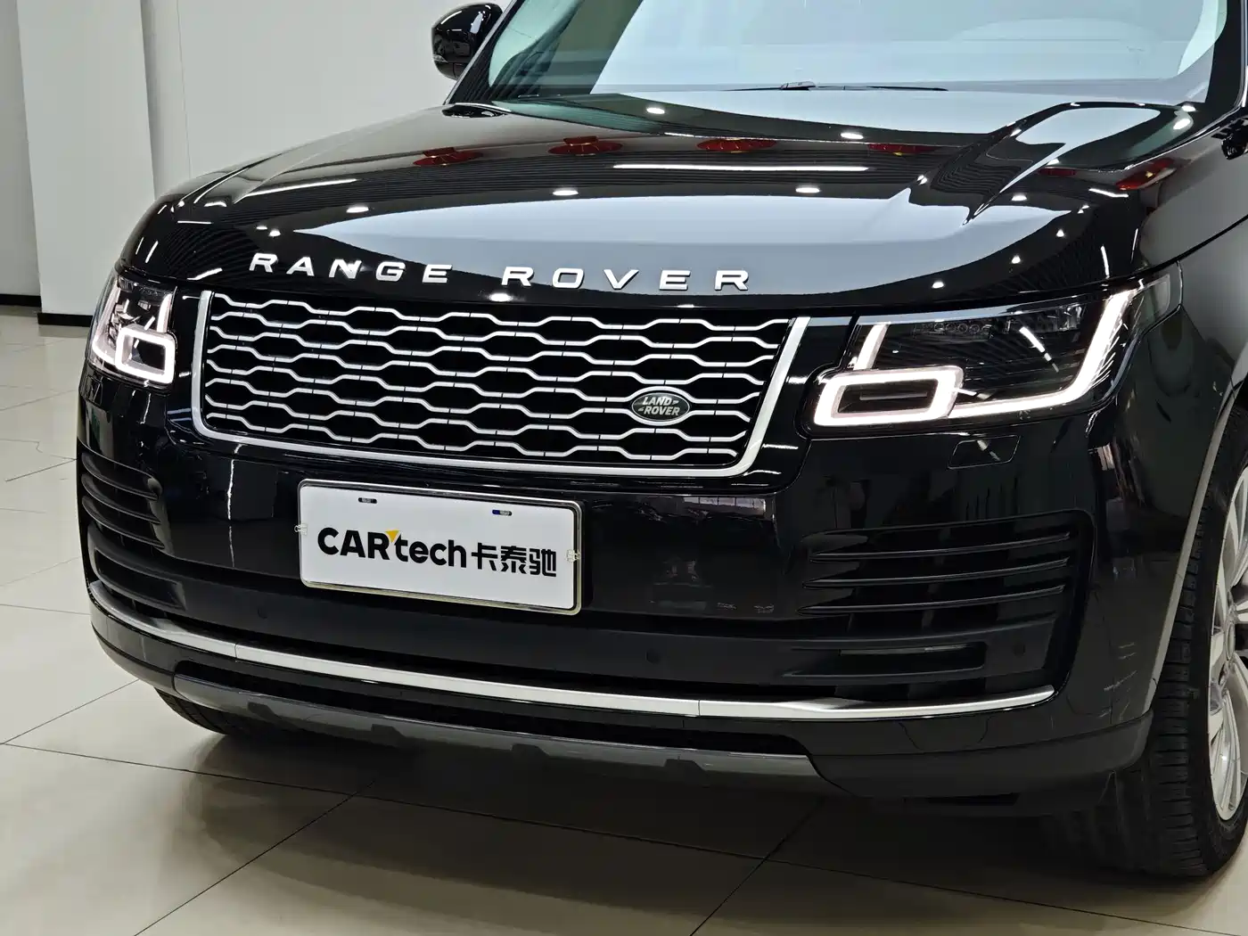 Land Rover Range Rover 2021 3.0 L6 Golden Age Edition фото 24