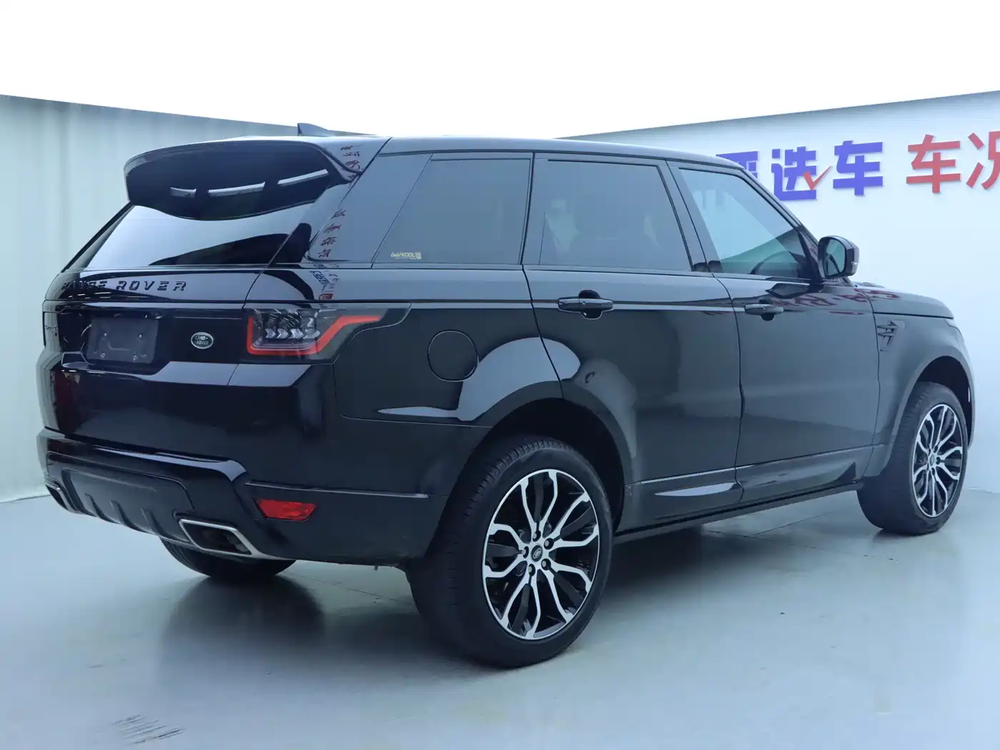 Land Rover Range Rover Sport 2022 3.0 L6 Gloss Black Edition фото 27