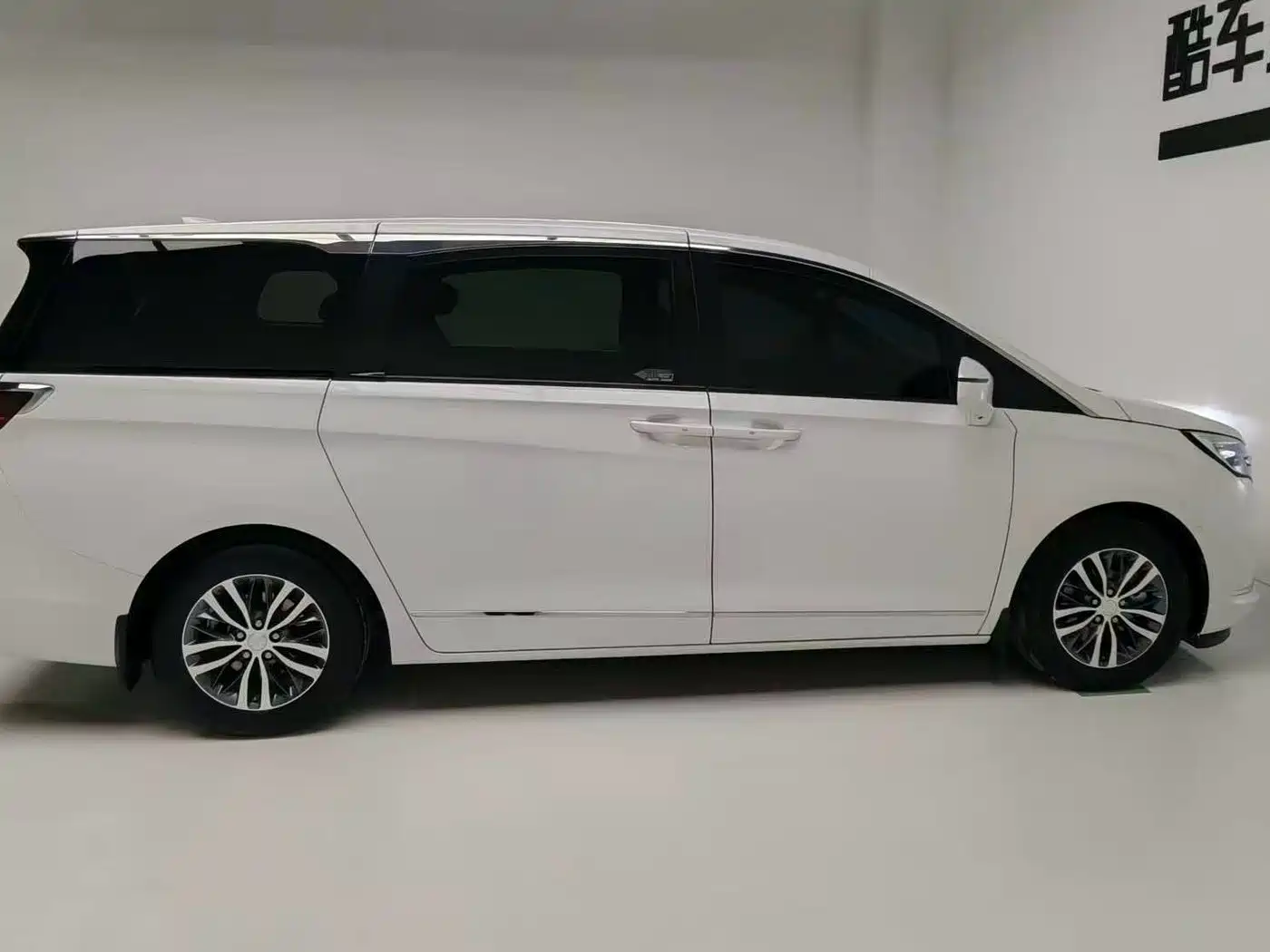 Buick GL8 2021 ES Landlord 653T Premium фото 7