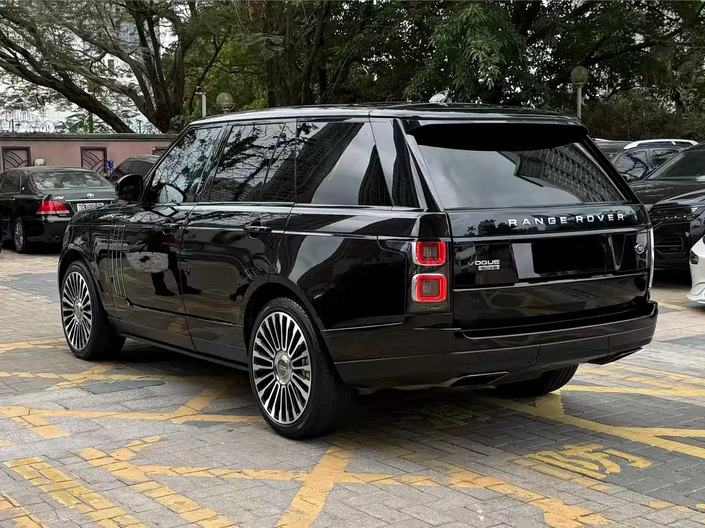 Land Rover Range Rover 2018 3.0 SC V6 Vogue Heritage Edition фото 9