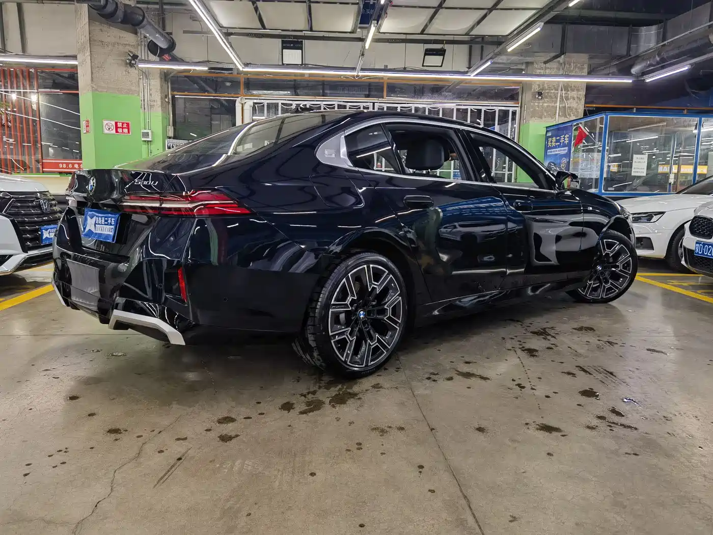 BMW 5 Series 2025 530Li Premium M Sport Package фото 6