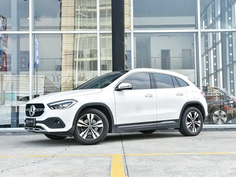 MERCEDES-BENZ GLA