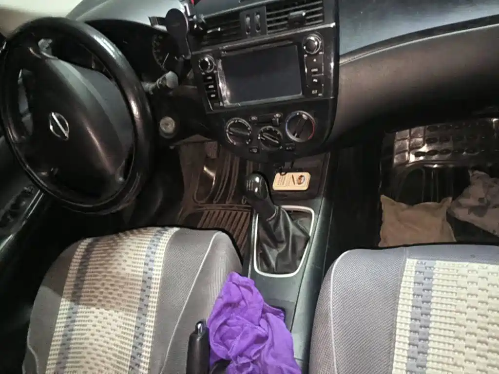 Photo 12 - Nissan Tiida