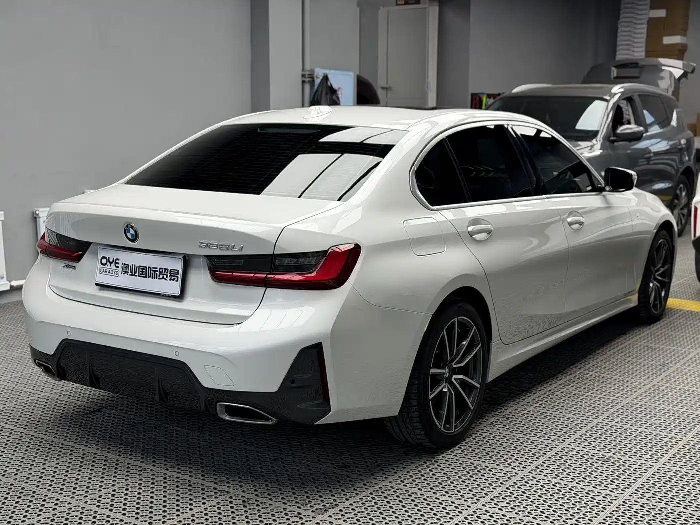 BMW 3 Series 2024 320i M Sport Package фото 6
