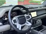 Photo 17 - Land Rover Defender