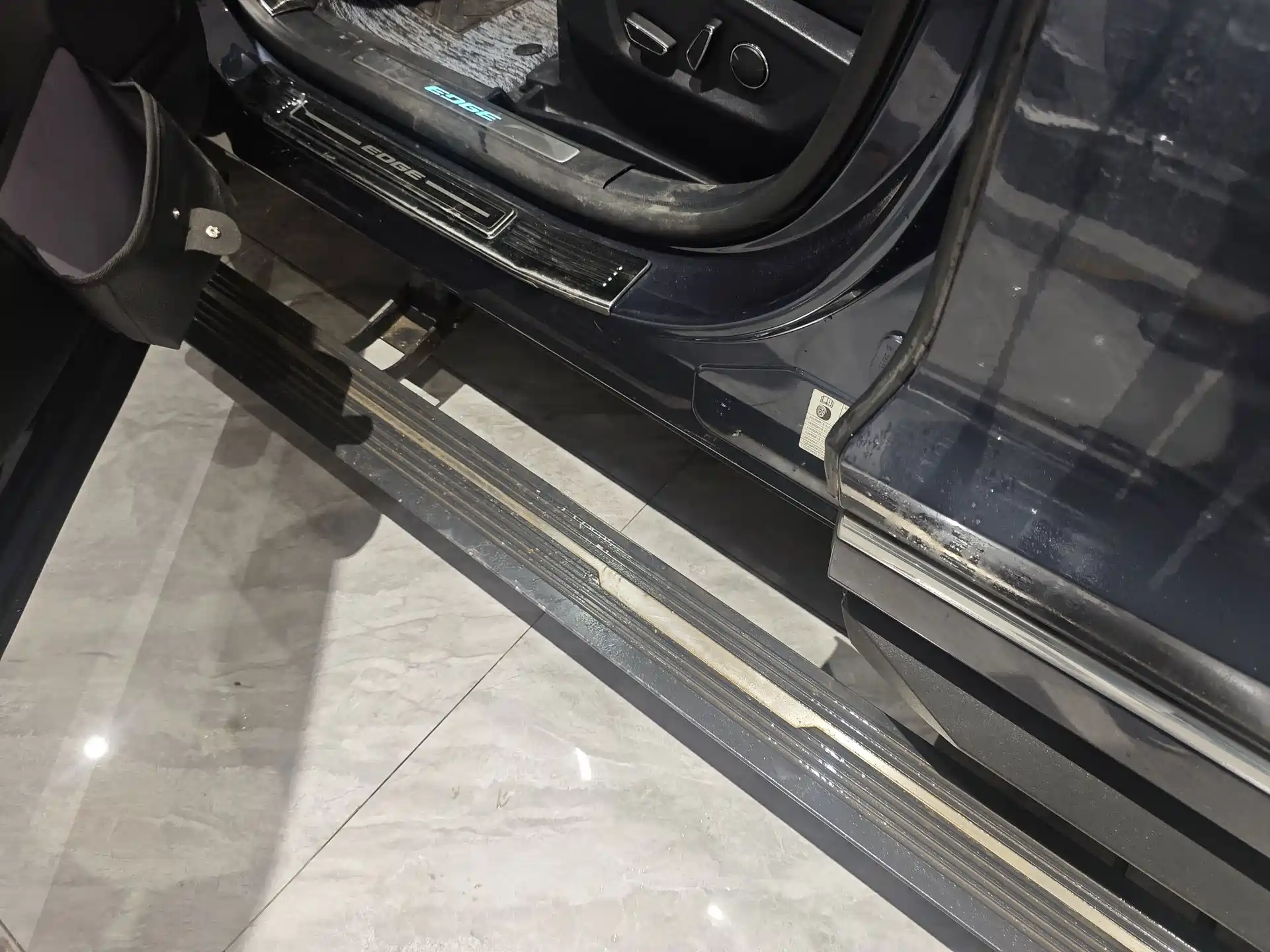 Photo 8 - Ford Edge