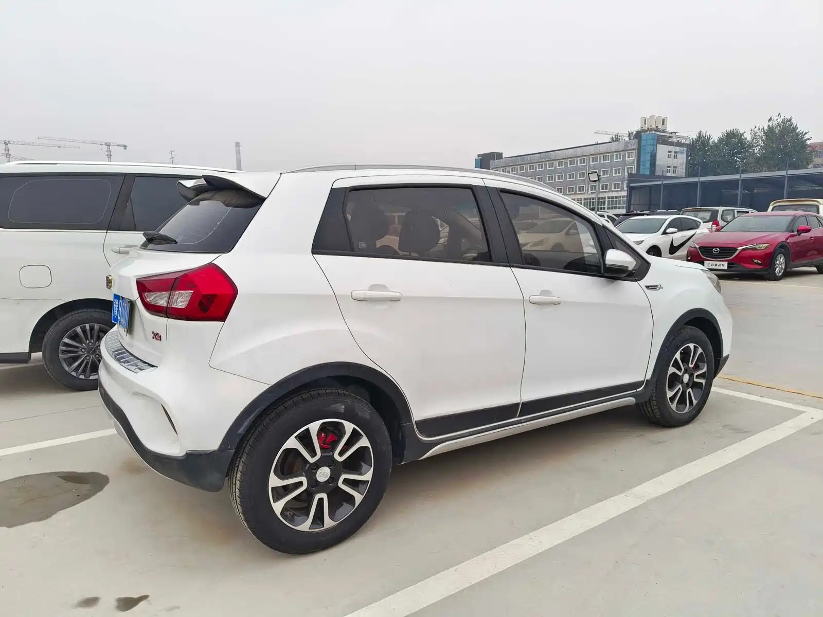 Фото 8 - Geely Vision X3