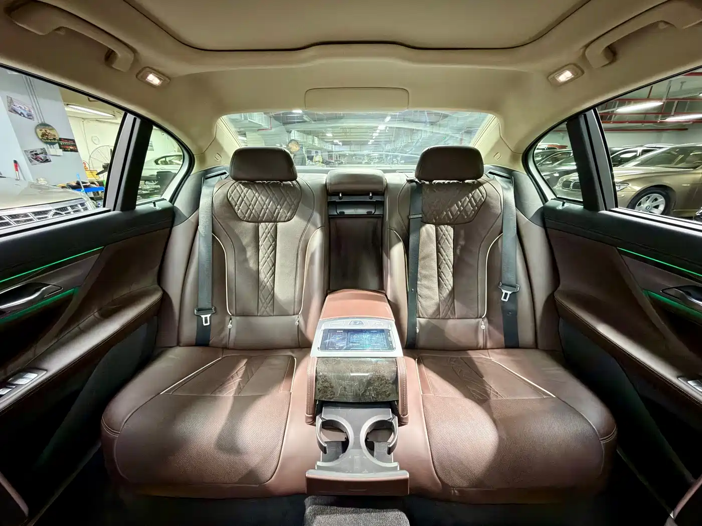 BMW 7 Series 2016 740Li Leading Edition фото 18