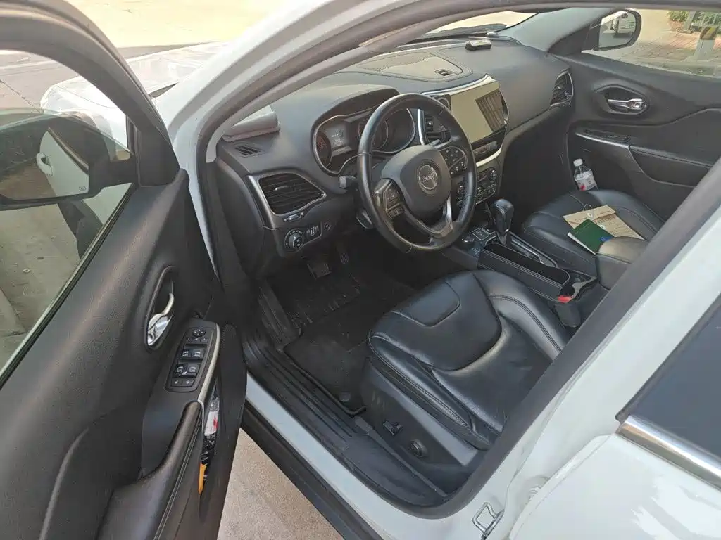 Jeep Cherokee 2019 2019 2.0T 4WD Adventure Edition China V