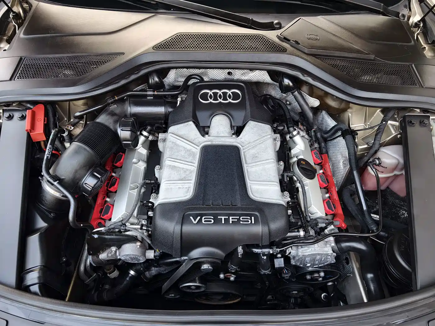 Фото 24 - Audi A8