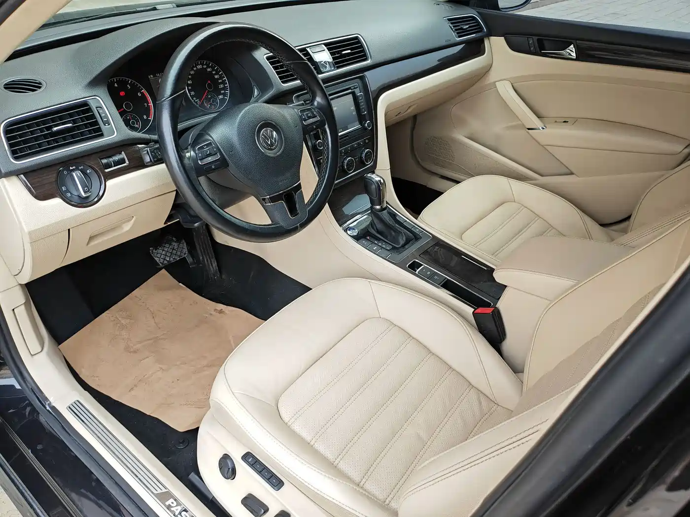 Volkswagen Passat 2015 2.0TSI DSG Prestige Edition фото 9