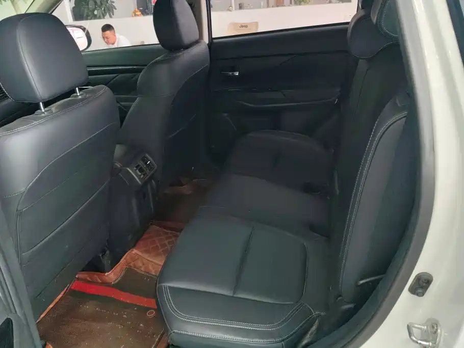 MITSUBISHI OUTLANDER