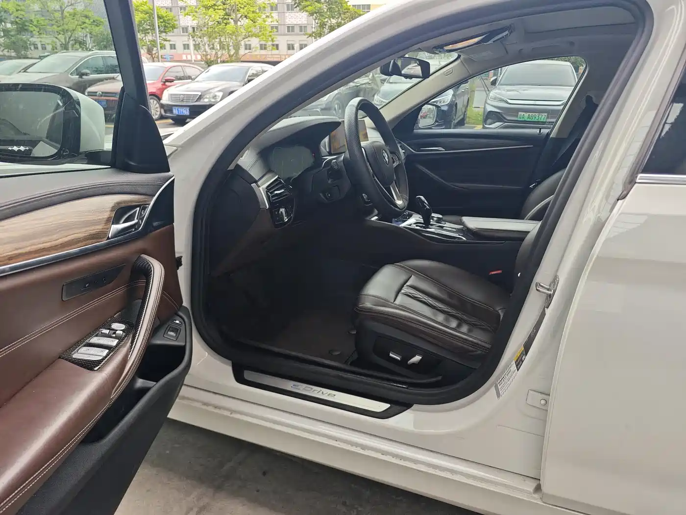 BMW 5 Series New Energy 2019 530Le Luxury Package фото 8