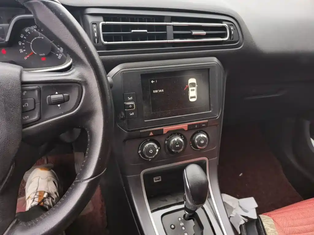 صورة 13 - Citroën C4 C-Quatre