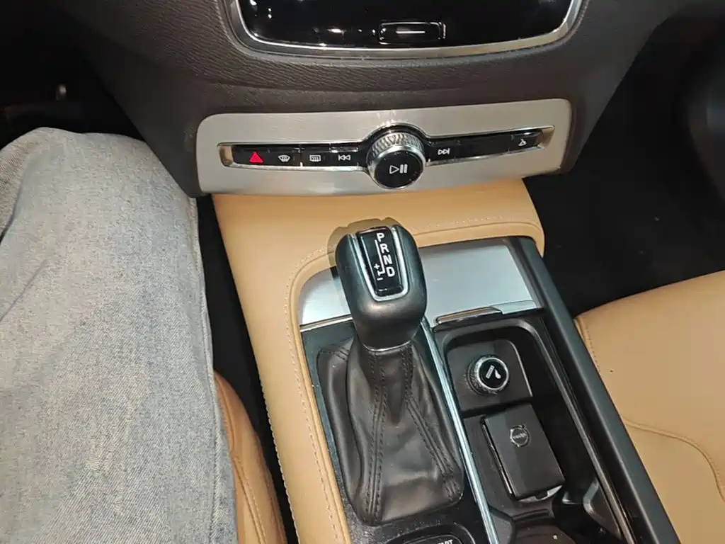 صورة 14 - Volvo XC90