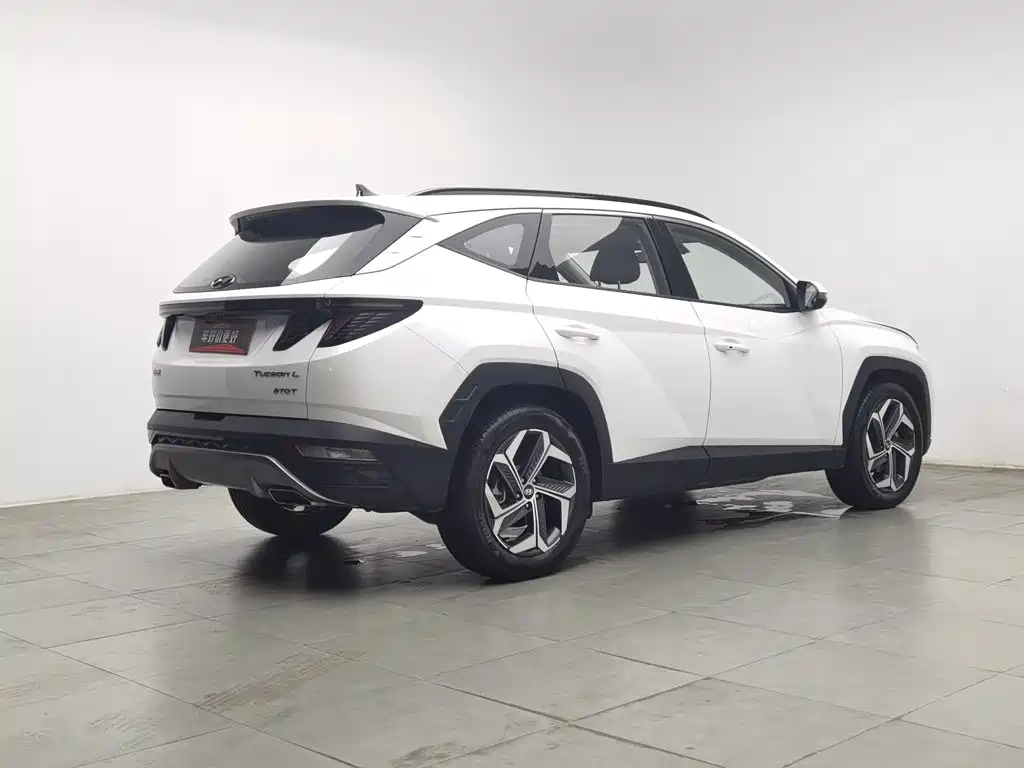 Фото 2 - Hyundai Tucson