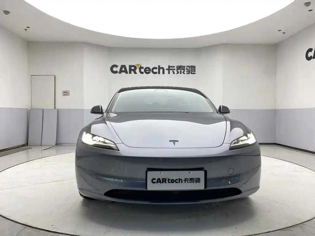 Фото 3 - Tesla Model 3