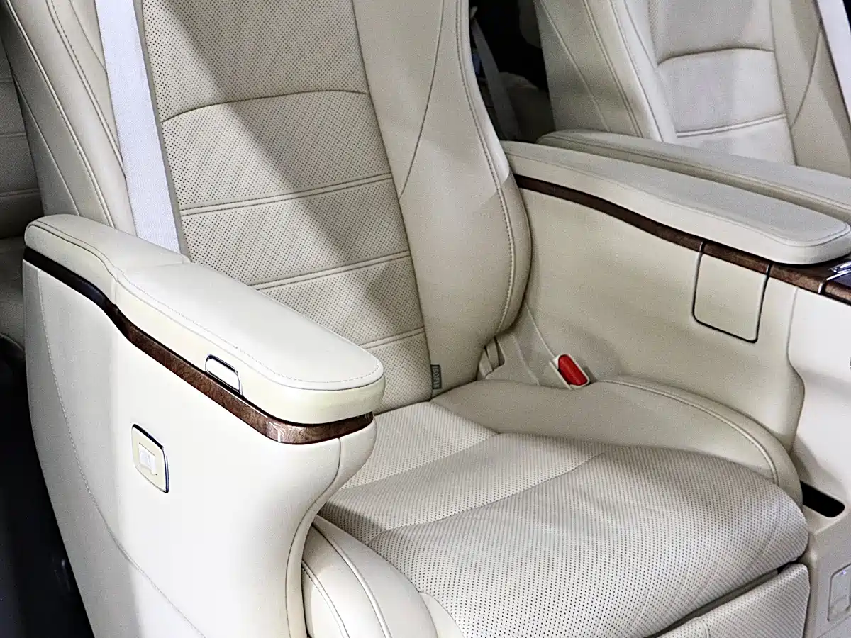 Toyota Alphard 2015 3.5L Premium Edition фото 18