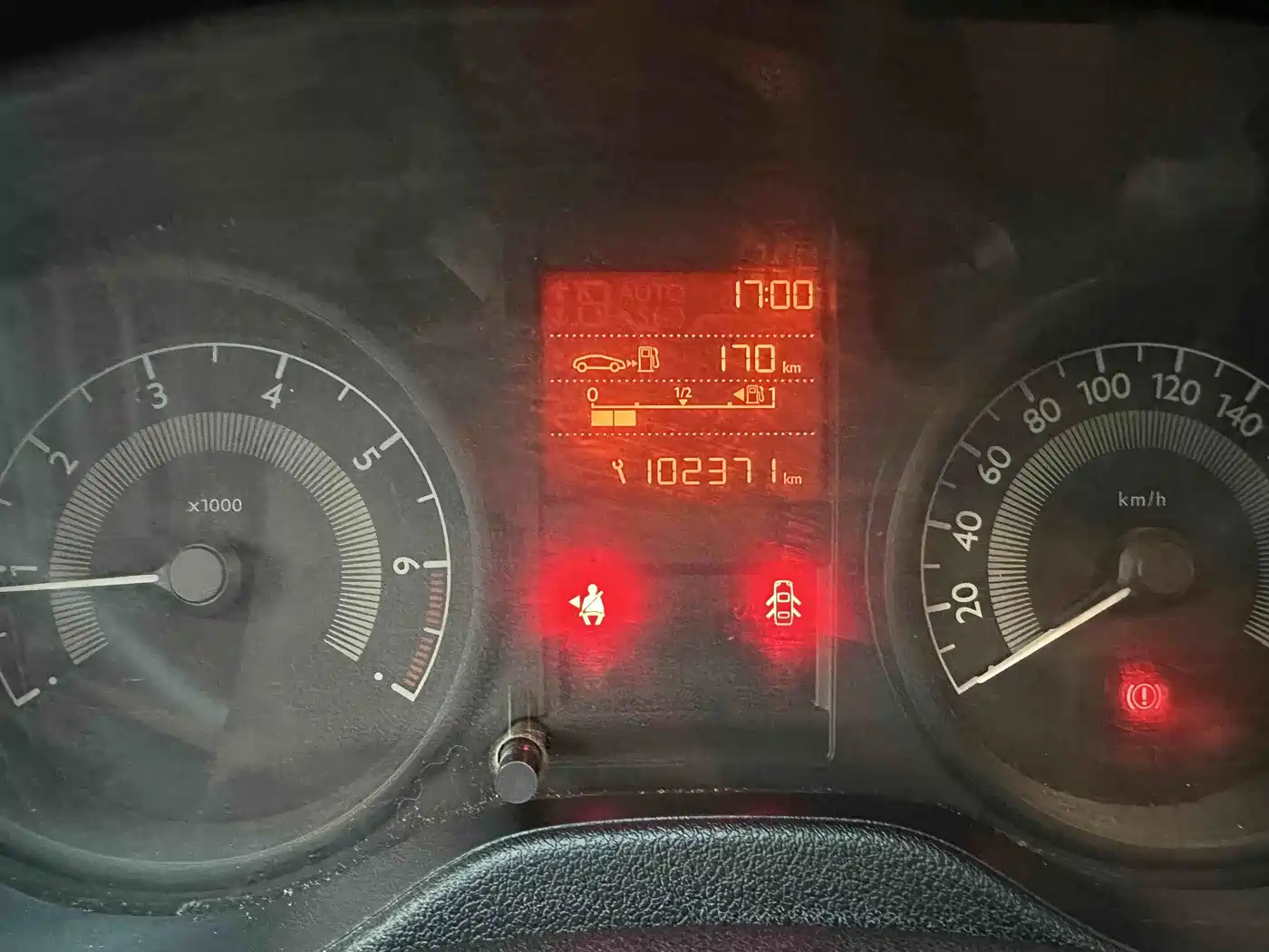Peugeot 301 2015 2014 1.6L Manual Comfort Edition