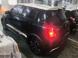 Photo 5 - Suzuki Swift