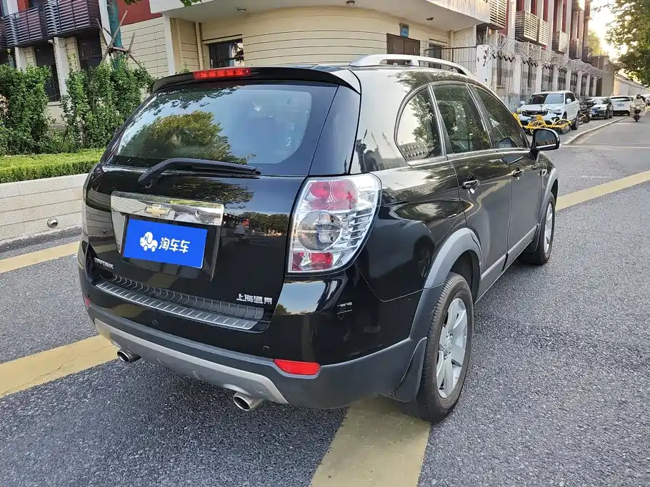 Chevrolet Captiva 2012 2012 Model 2.4L 2WD Urban Edition 5-Seater
