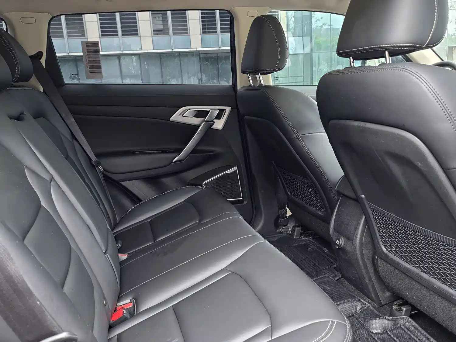 Фото 6 - Geely Atlas