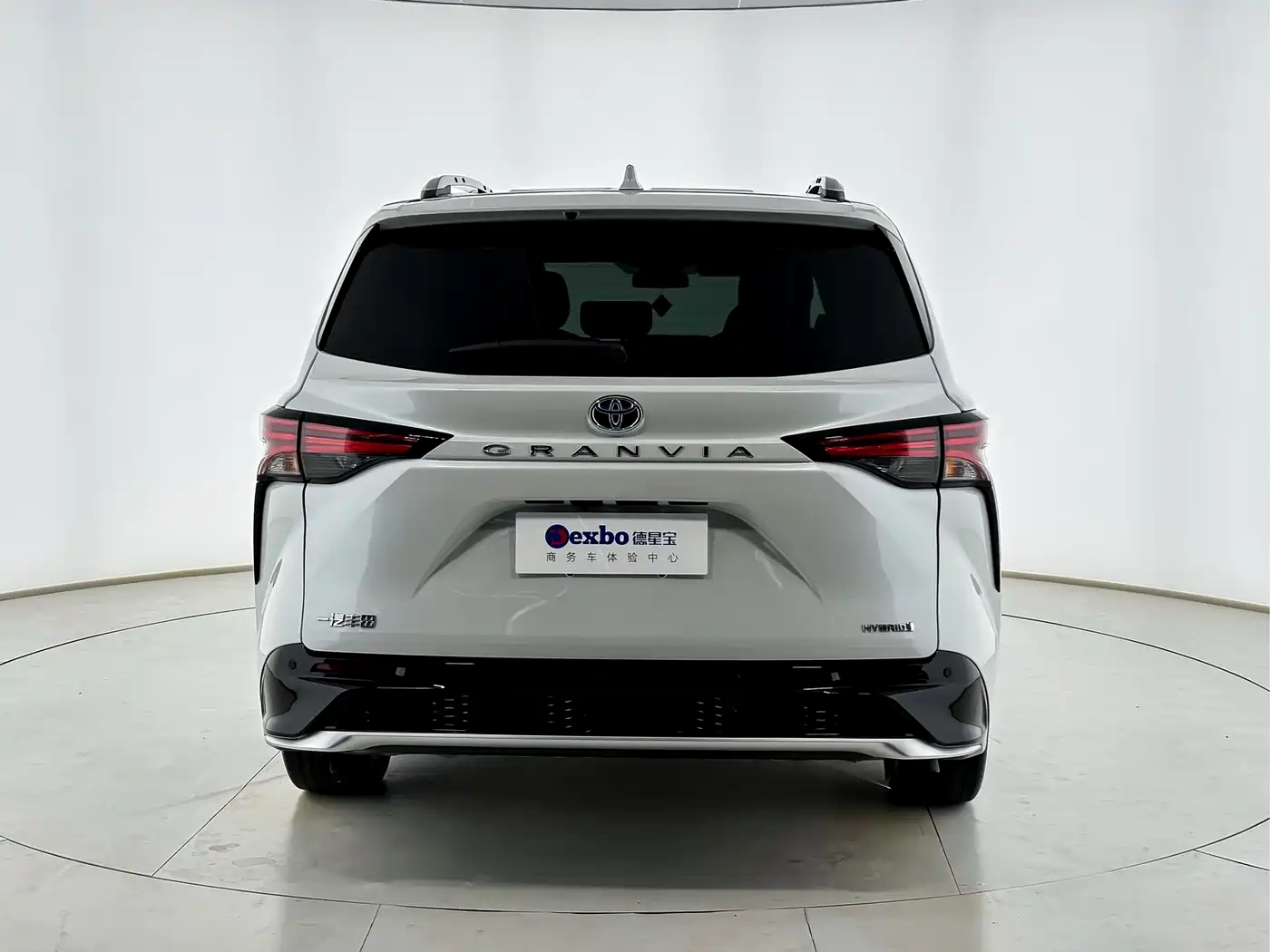Toyota Granvia 2023 2.5L Hybrid Comfort Edition фото 4