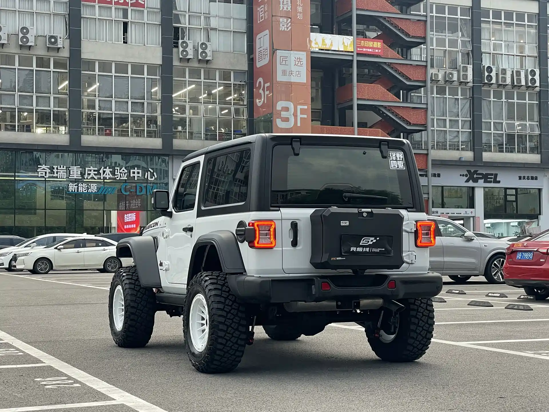 Фото 4 - Jeep Wrangler
