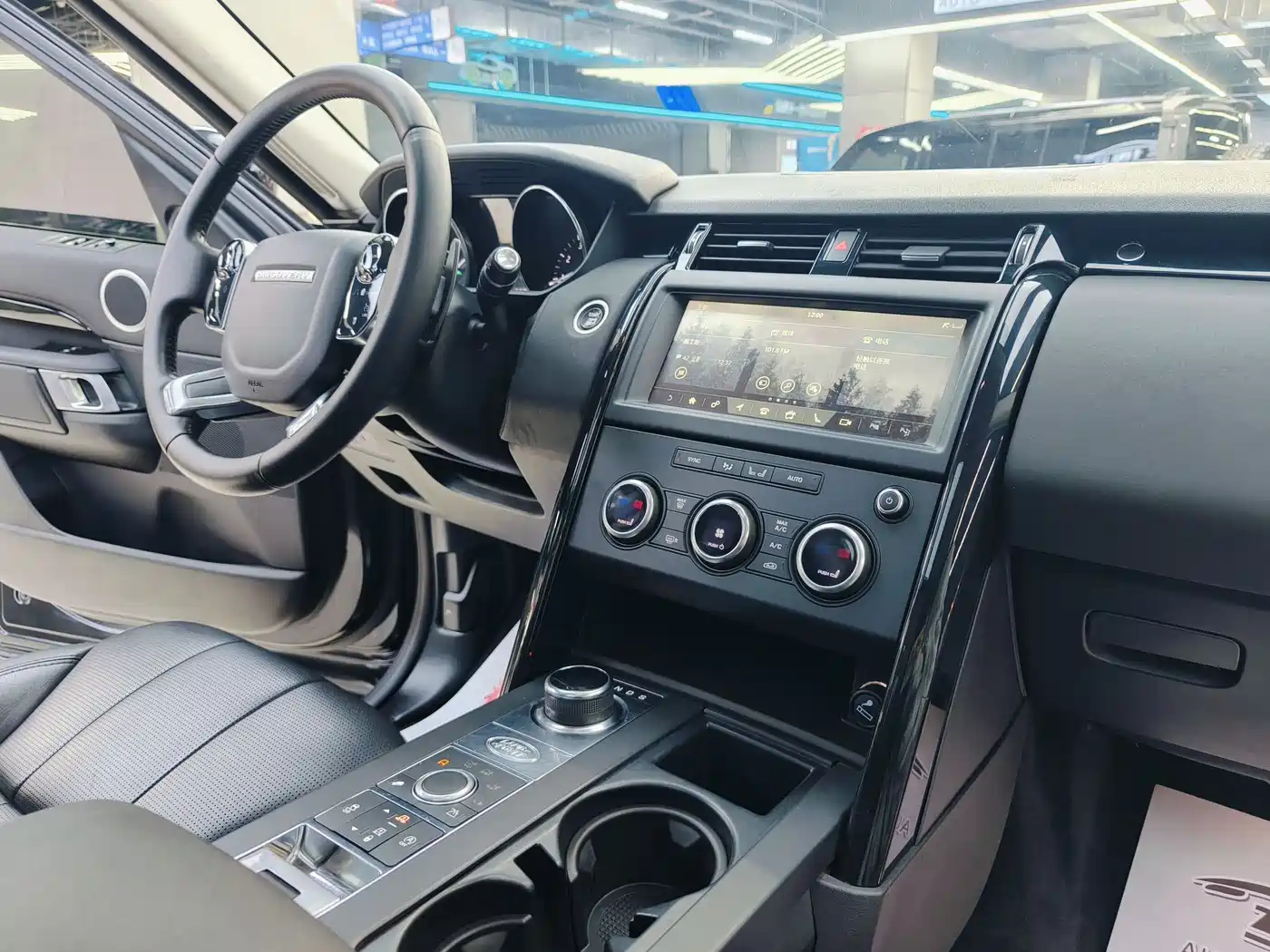Land Rover Discovery 2019 3.0 SC V6 SE фото 11