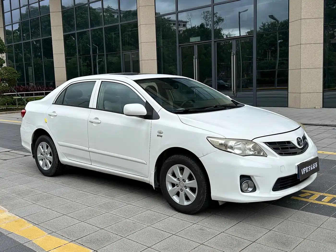 Фото 2 - Toyota Corolla