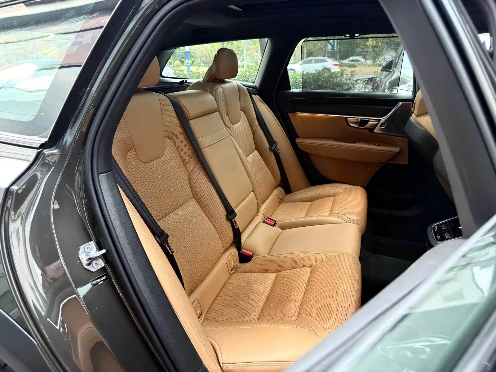 Фото 14 - Volvo V90