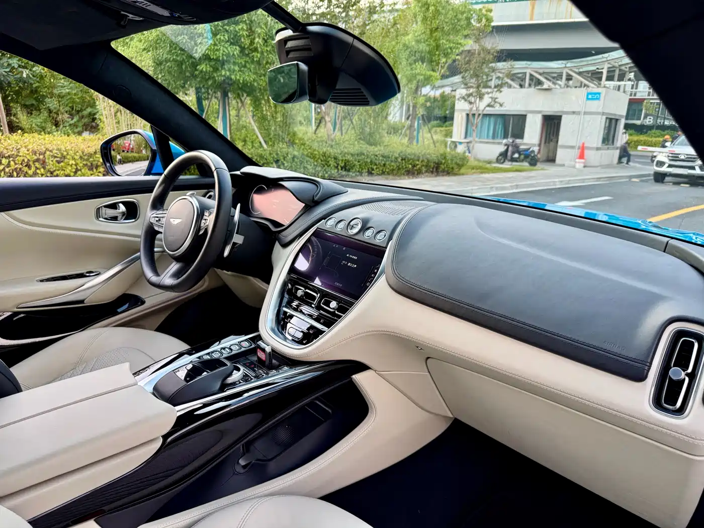 Aston Martin DBX 2022 2022 3.0T STRAIGHT-SIX