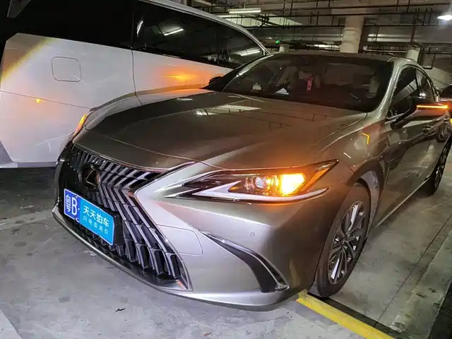 Lexus ES 2023 200 Excellence Edition — фото 1