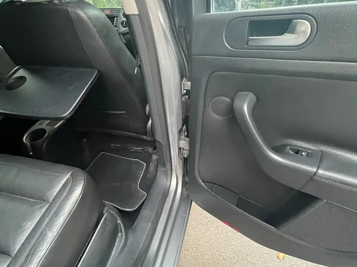 Volkswagen Golf (Import) 2011 1.4TSI Cross Golf фото 17
