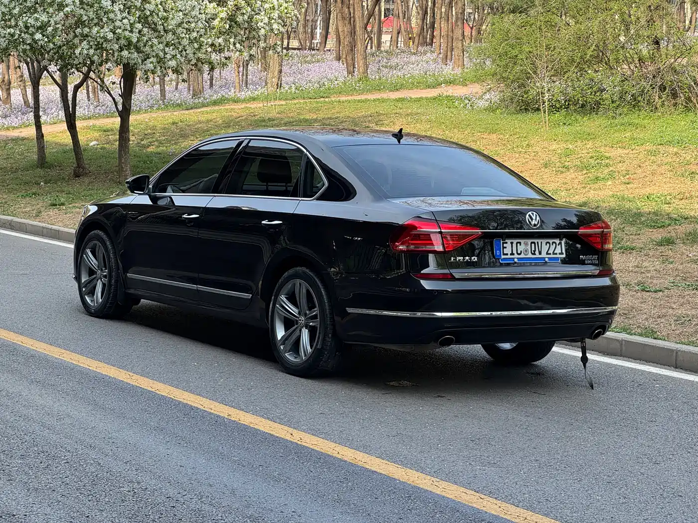 Volkswagen Passat 2017 330TSI DSG Luxury фото 8