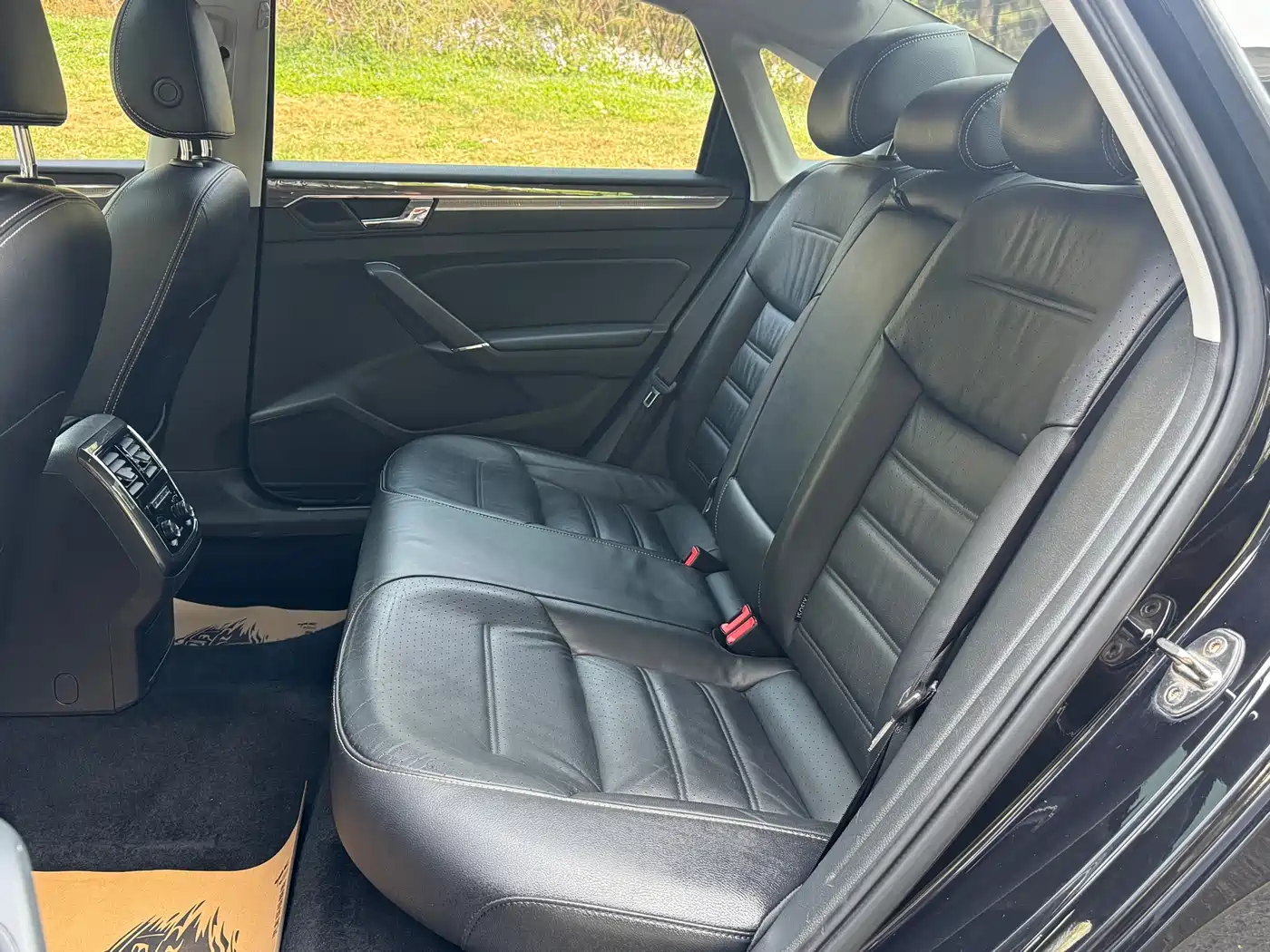 Volkswagen Passat 2017 330TSI DSG Luxury фото 11