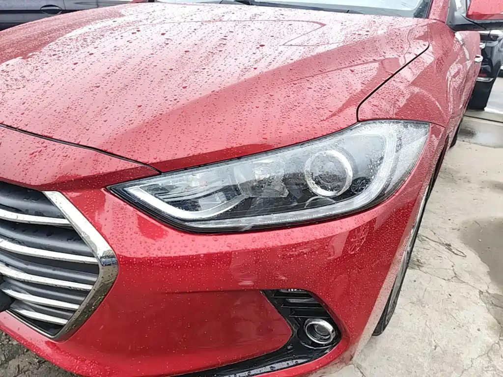 Фото 24 - Hyundai Elantra