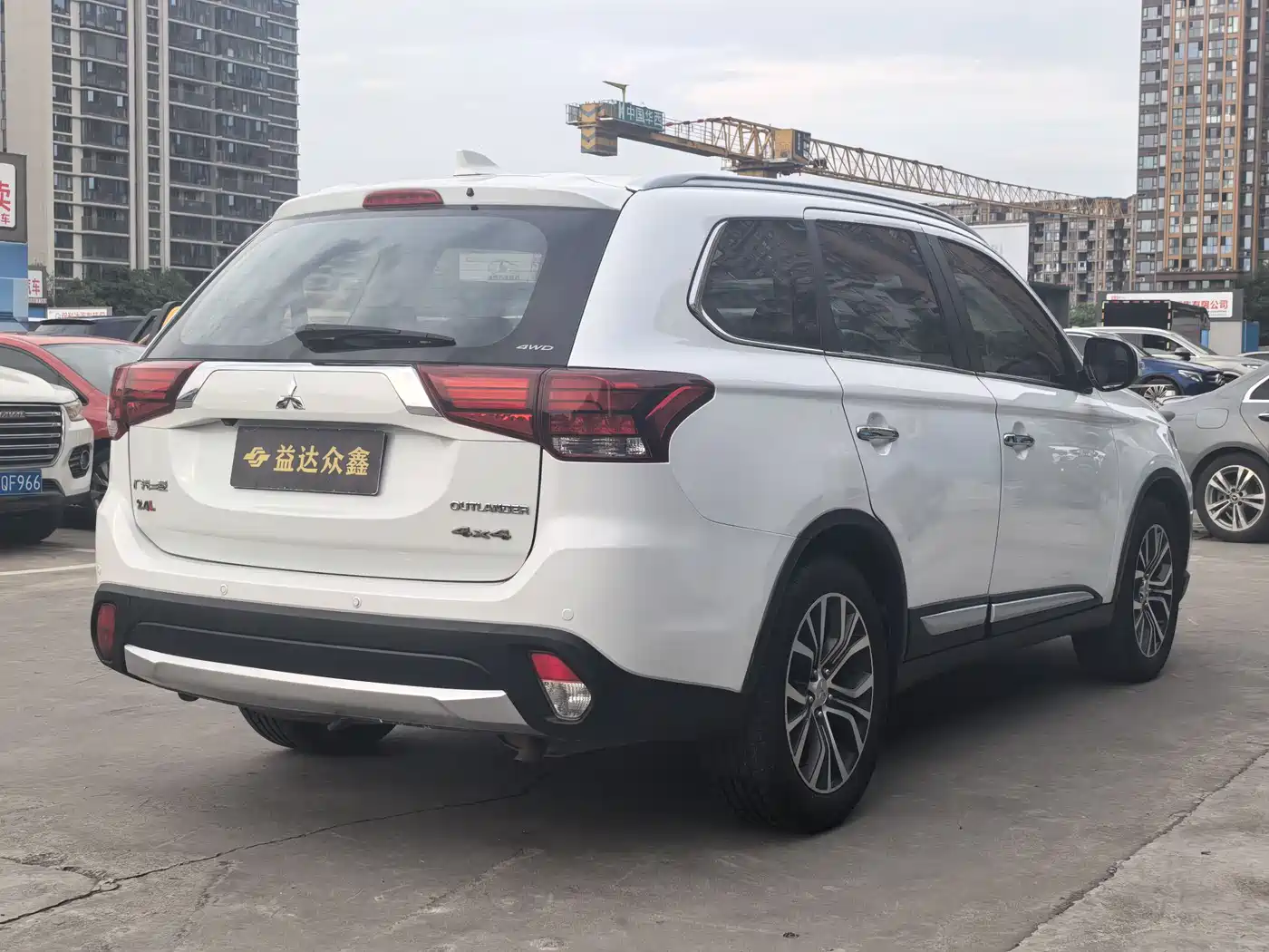 MITSUBISHI OUTLANDER