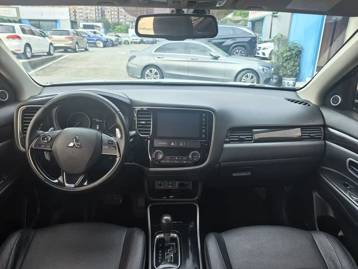 MITSUBISHI OUTLANDER