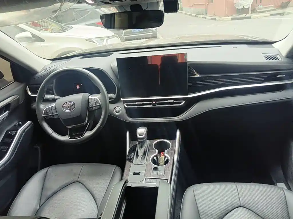 Photo 12 - Toyota Highlander
