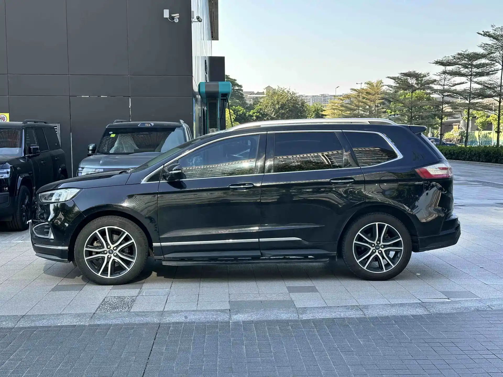 Фото 9 - Ford Edge