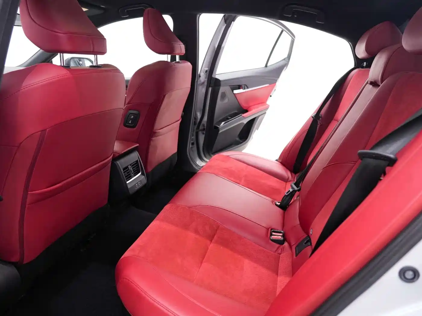 Toyota Camry 2024 Model Dual Hybrid 2.0HXS Sport Plus Edition фото 21