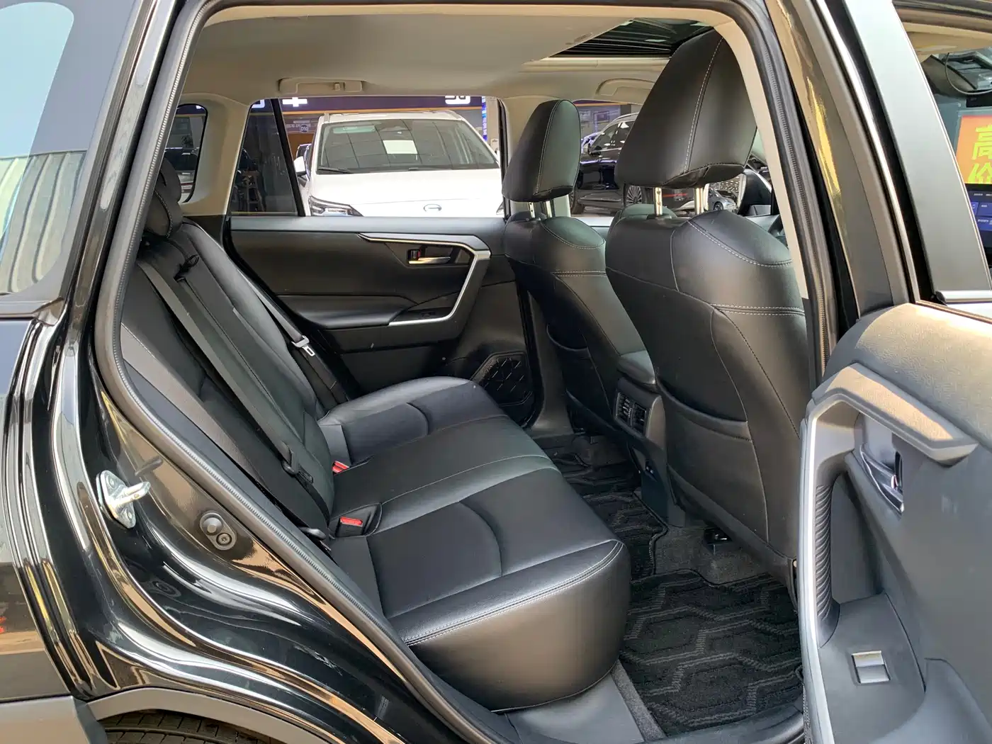Toyota RAV4 Rongfang 2022 2.0L CVT 2WD Trend Edition фото 13