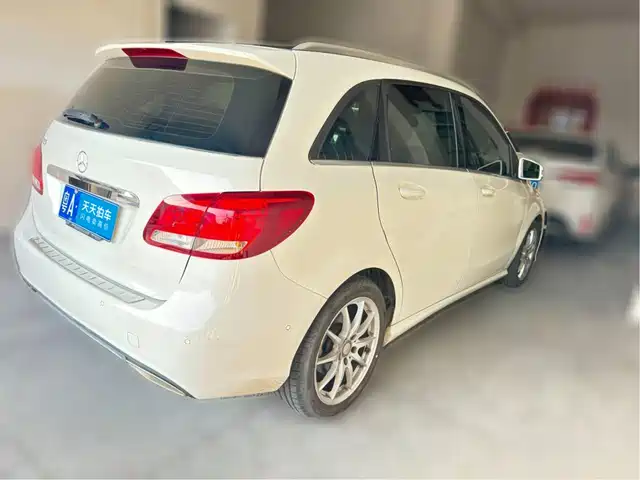 Mercedes-Benz B-Class 2015 B 200 Dynamic — фото 2
