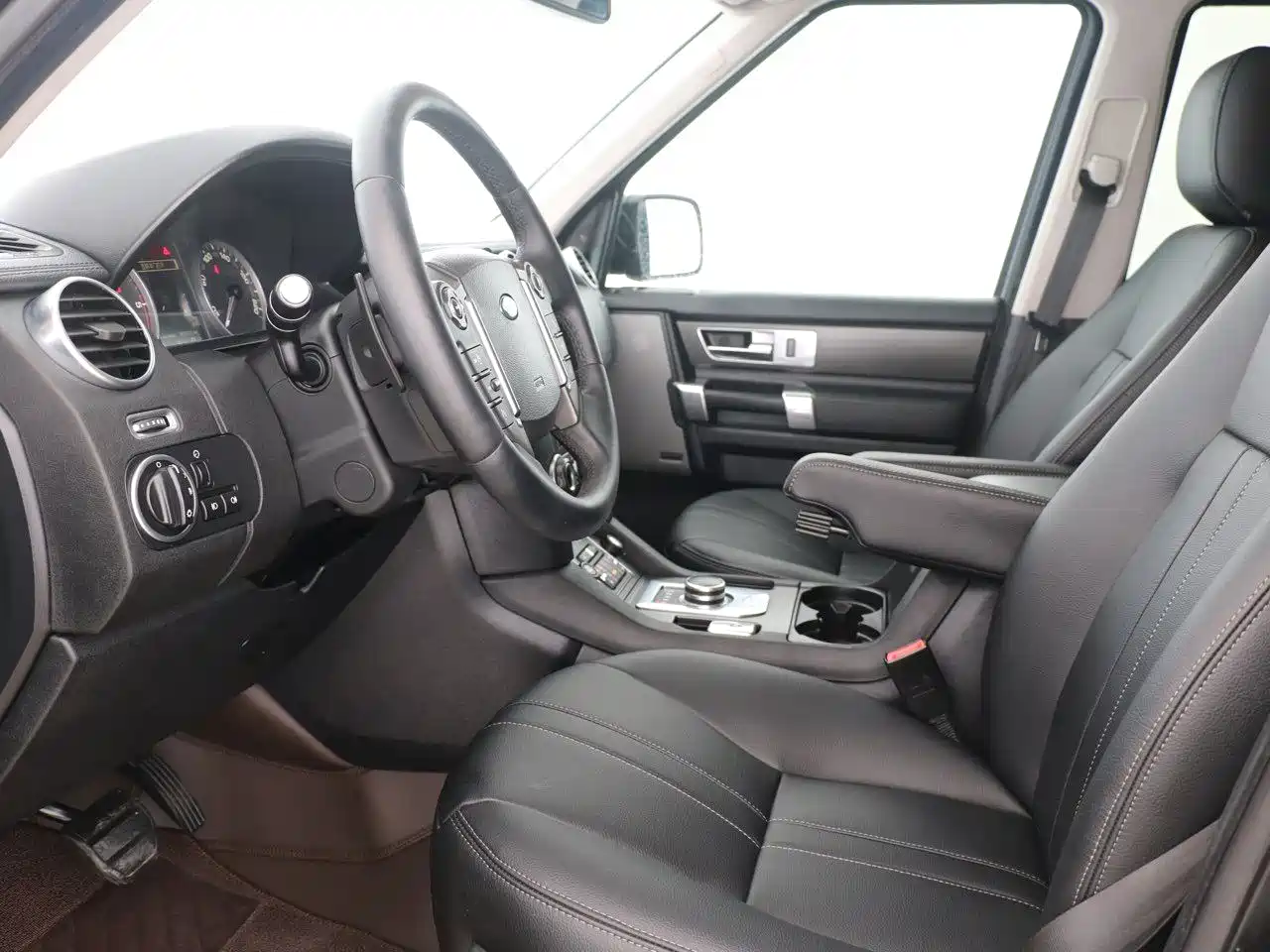 Land Rover Discovery 2013 3.0 SDV6 HSE Diesel фото 4